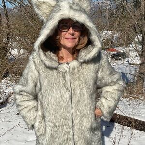 NWOT Mid Length contrast color Faux Fox FUR Coat
